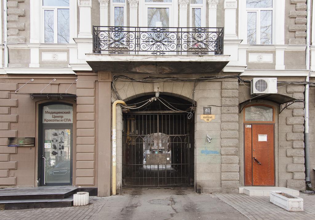 Клубные апартаменты возле Дерибасовской Одесса Экстерьер фото